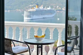 Beautiful Apartment With Breathtaking View - Image 4