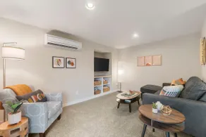 Downtown delight 2bd 1bth w/ free onsite parking - Image 2