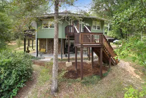 The Roundhouse Retreat: A Private Lakefront Escape - Image 2