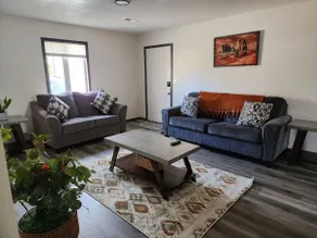 Quiet renovated apt unit north Dodge - Image 2
