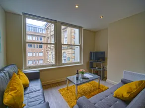 ☆ Stunning Modern Apt in Centre * Up to 6 Guests ☆ - Image 2