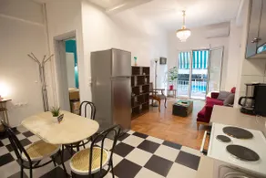 Fabulus artistic apartment 2 rooms in Athens - Image 2