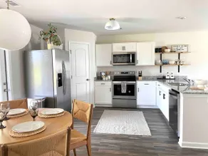 New Inman luxury home lake view sleeps 6 - Image 2