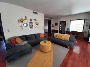 Riverview Upstairs Apartment - Image 2