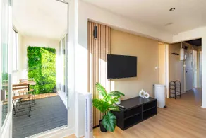 Minimalist 4 bedroom apartment 12 minutes from the Capitol - Image 5