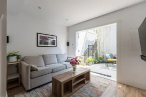 2-bedroom, 2-full-bath cottage in Vancouver - Image 3
