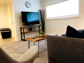Stylish Modern Apartment in Heart of West Seattle - Image 3