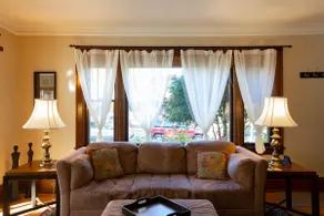 Classic Uptown 3BR!! Steps to lake, near downtown! - Image 3