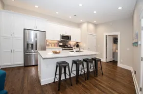 Gorgeous Condo Downtown, Gated Parking Included! - Image 2