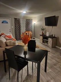 Comfortable 1BR Near LSU&Plants |FastWiFi | Parkin - Image 2
