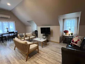 Modern & private 1-bdrm apartment w/ free parking - Image 2