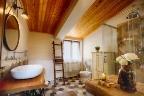 Il Piccolo Tibet/2 bedroom Suite-kitchenette - Image 2