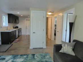 Modern 2 BR private apartment in Maple Leaf - Image 3