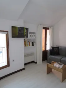 BEAUTIFUL 2-ROOM CENTRE VALBERG - Image 4