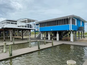 Prime spot located on the water, Luxury living Bayou front living at its finest. - Image 3