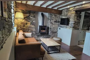 Cosy 1-Bed Kiln House with Fire - Image 4