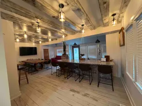 Stylish Stay Near CWS, Zoo & Downtown Fun - Image 4