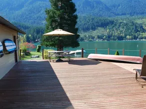 Incredible Waterfront Property on Lake Sutherland. - Image 3