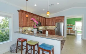 Sleeps 10 Pool Elevator Beach/Bay views - Image 3