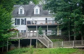 3 Spacious Floors - Great for multiple families! - Image 2