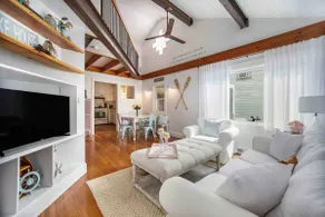 Chic cottage 100ft from Spring Lake, private dock - Image 2