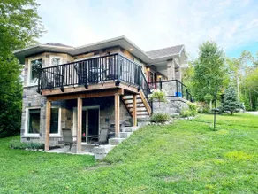 Lakefront Family-Friendly Cottage on Trails - Image 4