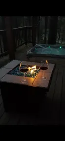 Cabin with hot tub! - Image 4