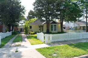 Yellow Cottage Home Close to I-40 and I-27 - Image 3
