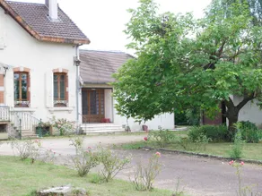Quiet house with garden & garage – close to Tournus - Image 3