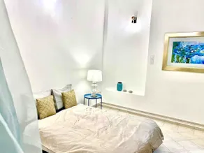 Obsidian Lux Apartment - Image 2