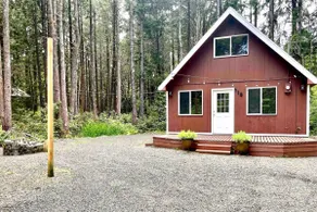 Woodsy Beach Cottage - Image 2