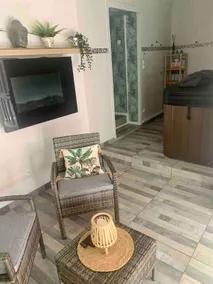 Zen and cozy accommodation, with jacuzzi and cinema room - Image 5