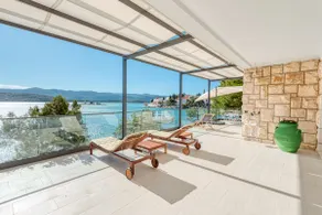 Spacious 4BR Seafront Villa w/ own beach - Image 3