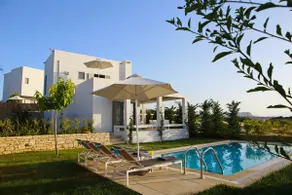 Enjoy relaxation with private pool & sea view - Image 2