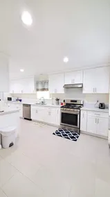 4BD2BTFrontHouseLittleSaigon BeachesDisneyQuiet - Image 2