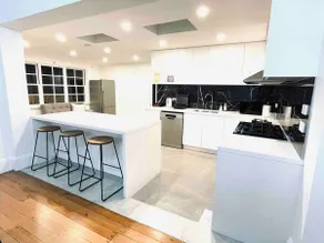 Spacious 5BD Garden House in Hornsby close 2 train - Image 4
