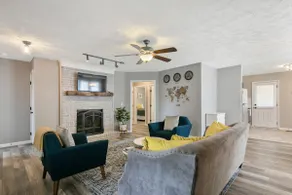 Modern 3 Bedroom and 2 Bath Retreat - Image 2