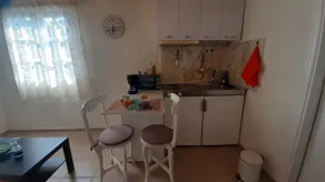 White Manolia Cottage - Image 5
