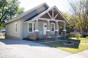 Craftsman. Modern comfort, meets cozy charm! - Image 2