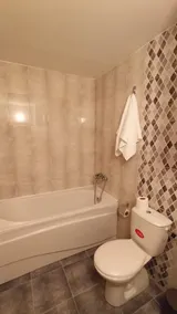 3 bedrooms parking in garage - Image 2