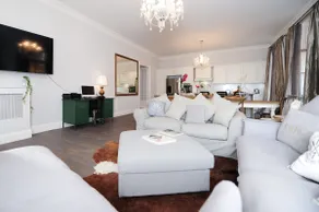 Silver Suite Five Stars Holiday House - Image 3