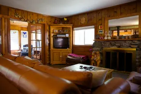 Charming Log Cabin for Peaceful Mountain Getaway! - Image 3
