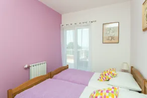Think Pink / swimming pool& terrace - Image 3
