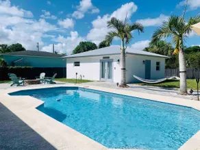 2 miles to Beach, House+Guest House+Heated Pool - Image 2