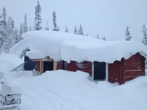 House on the mountain side - Image 4