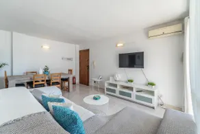 ***Fabulous Sunny Penthouse Beach-Pool-Parking*** - Image 3