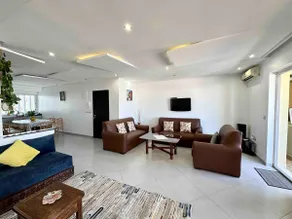 Large Central Apt, 10 Mins to Beach & attractions - Image 3