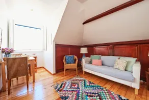 Central, Comfy and Light-filled Apt, By TimeCooler - Image 5