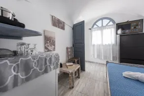 Captain’s Single Studio in Oia - Image 4
