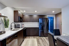 Spacious Luxury Apt w/ New Finishes + Great Views - Image 5